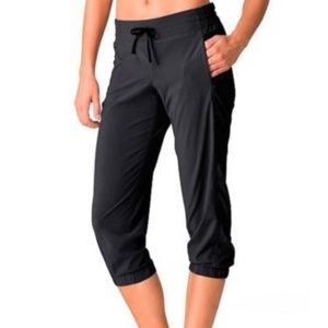 Athleta La Viva Black Capri with Elastic Cuff